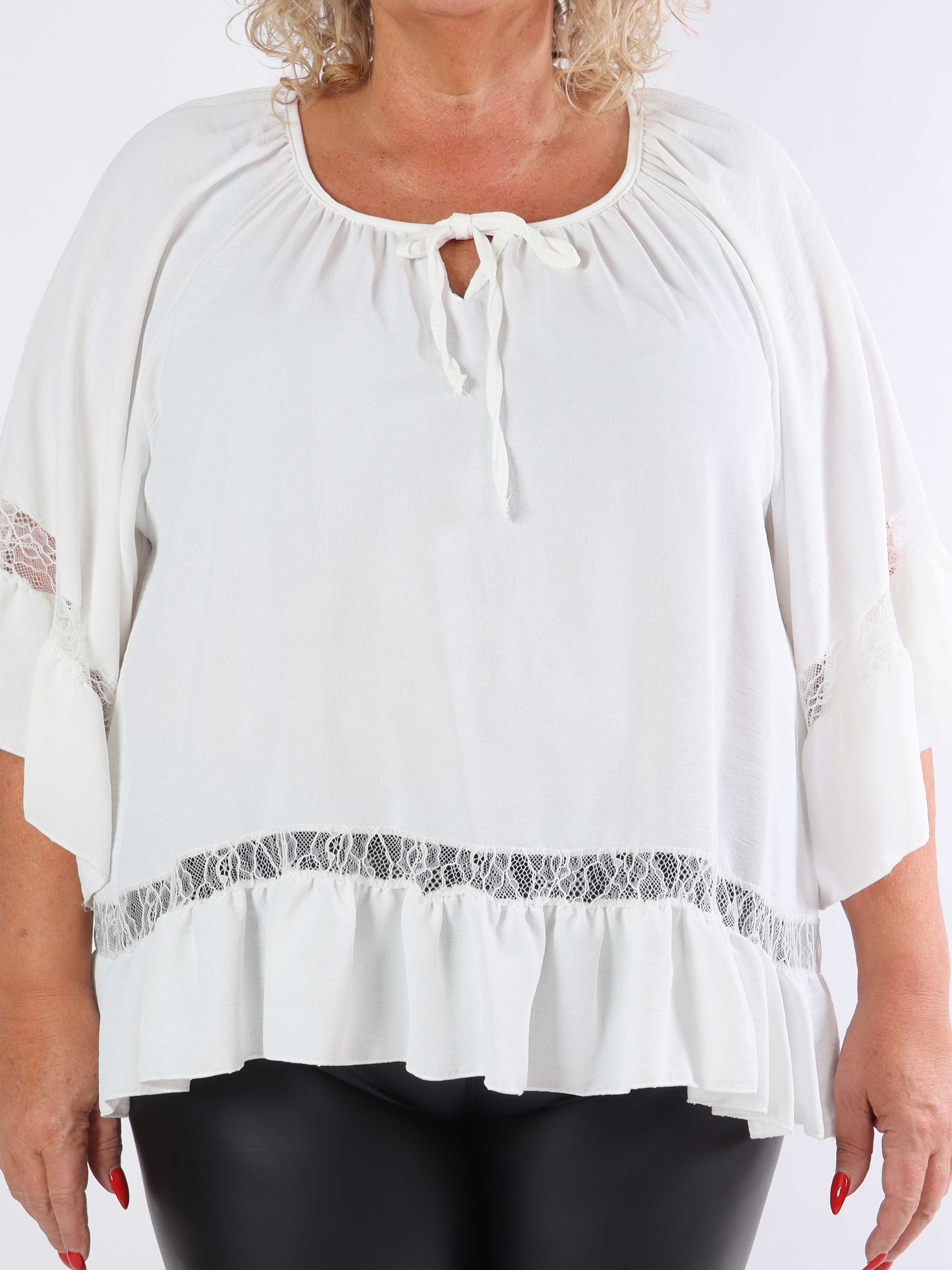 Achilla - Plus size tunika med blondekanter og flæser